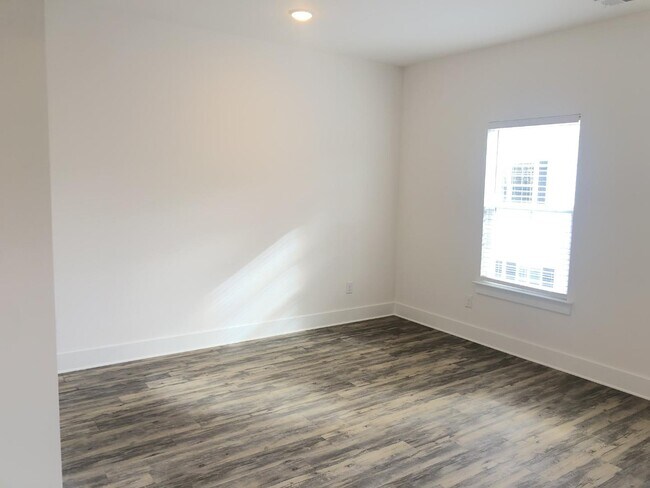 Building Photo - 3108 Elm Hill Pike