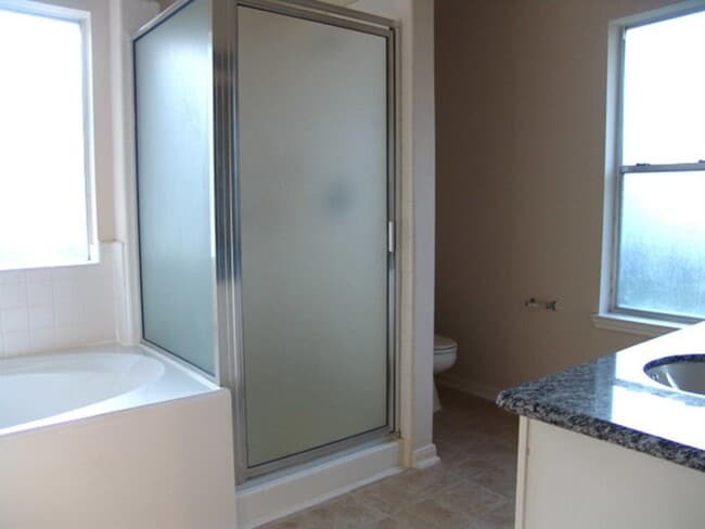 Building Photo - 4915 Lochman Ln