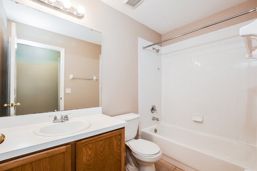 Building Photo - 13803 Riverpath Grove Dr