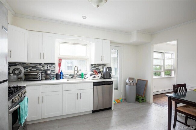 Building Photo - 525 E Beech St