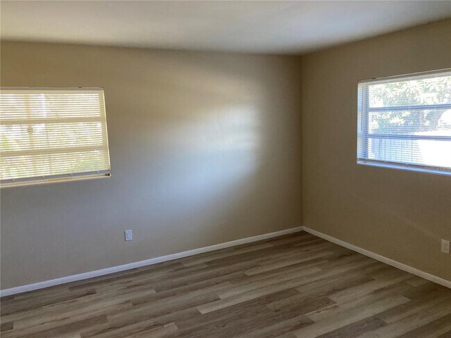 Building Photo - 1194 Porter Dr