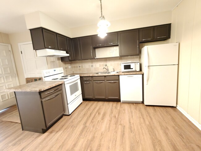 Building Photo - 1296 E Washington St