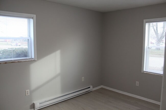 Building Photo - 3 Bedroom Ranch in Plainfield