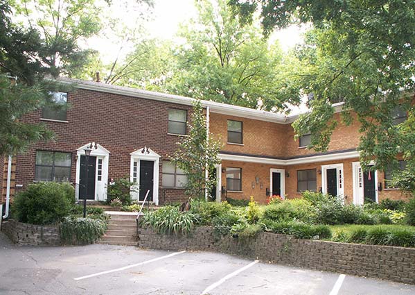 Primary Photo - Courtyard Townhouse Apartments