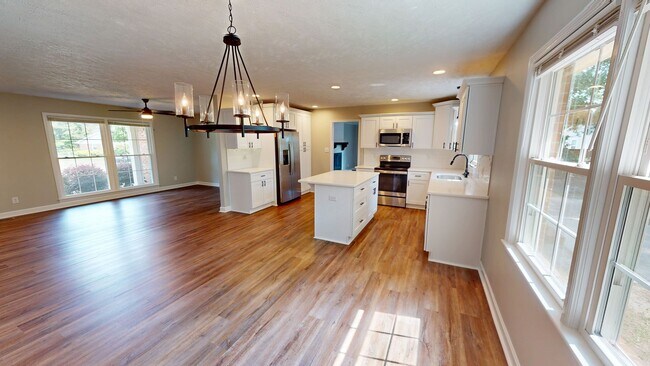 Building Photo - Remodeled 3 Bedroom Ranch with Fenced Backyard in Convenient Location