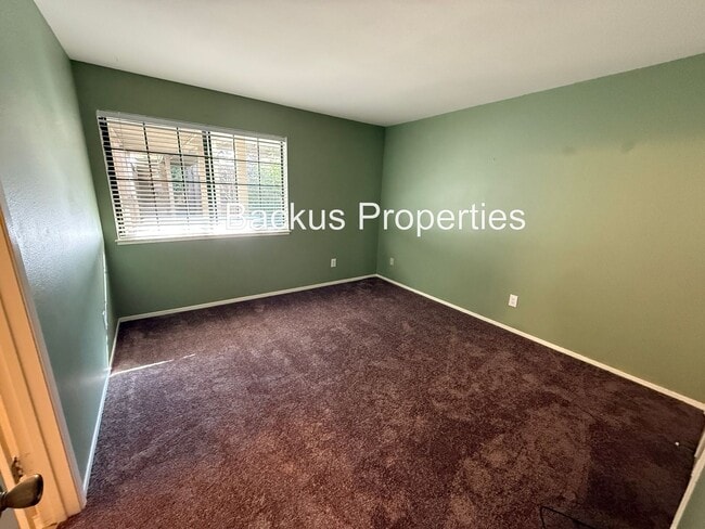 Building Photo - Beautiful two bedroom unit set in hills of Del Rey Oaks
