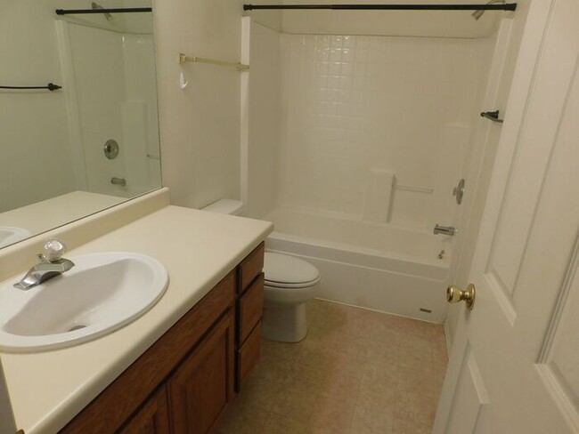 Building Photo - 3 bedroom home with fenced yard and garage...