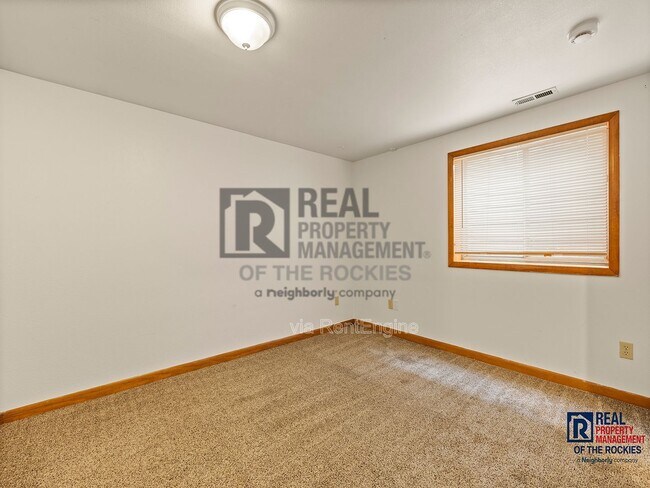 Building Photo - 437 Radiant Dr