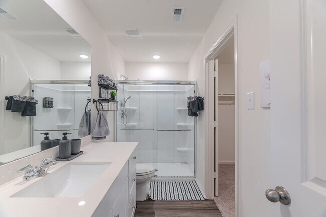 Building Photo - 10314 Woodwick St