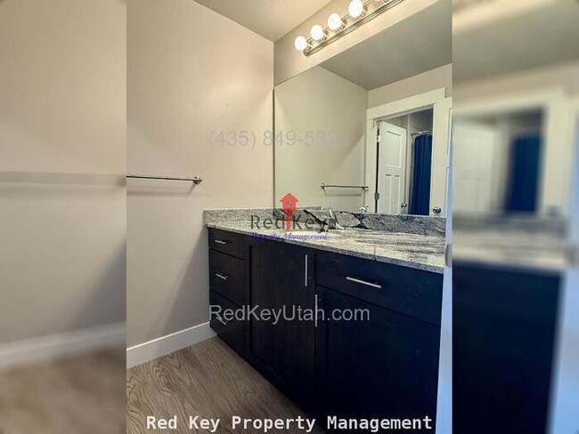 Building Photo - Glen Eagles Ct. Townhouse