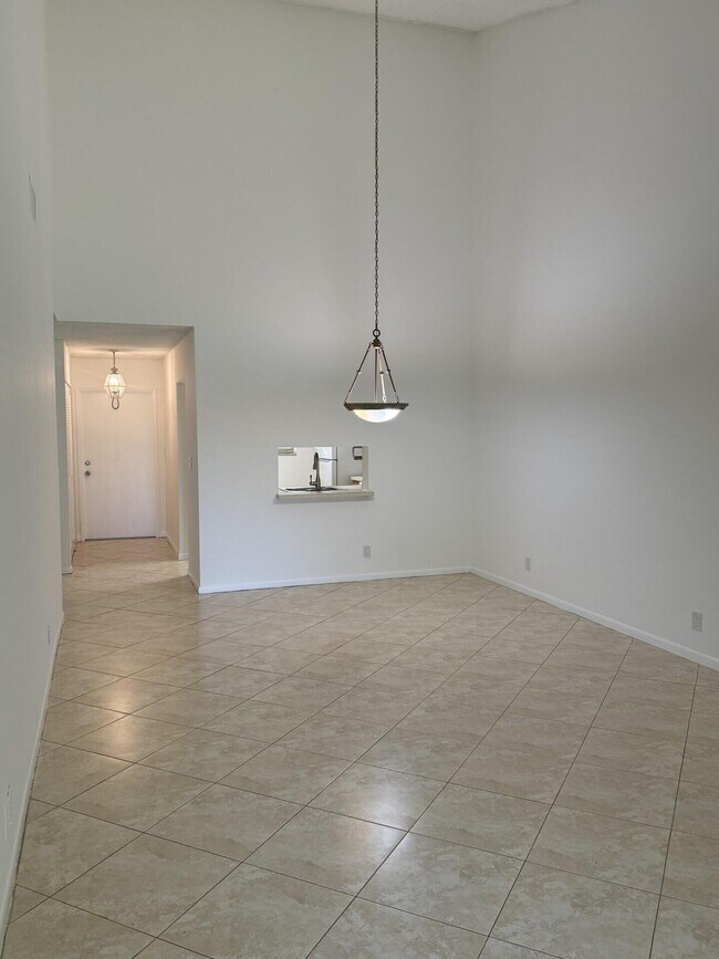 Building Photo - 8798 Holly Ct