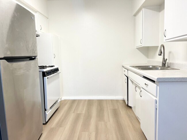 Building Photo - Bright 2 bed 1 bath in Pacific Beach