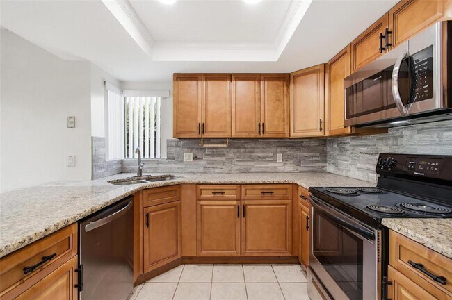 Building Photo - 41 Hembury Ln