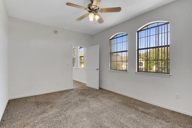 Building Photo - 2231 Vista Cove Rd