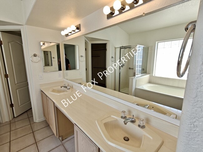 Building Photo - 6717 W Nueva Vista Dr