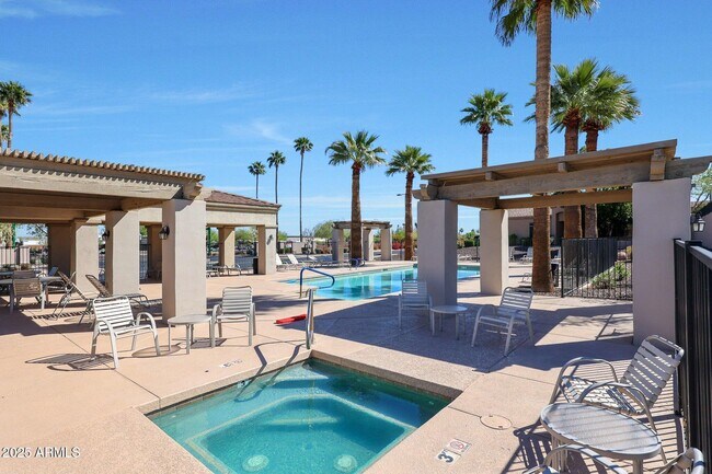 Building Photo - 2232 E Constance Wy