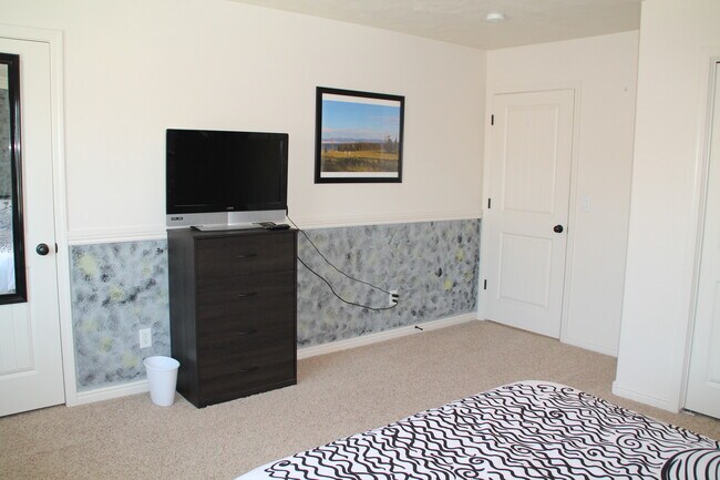 Building Photo - 195 Robison Dr