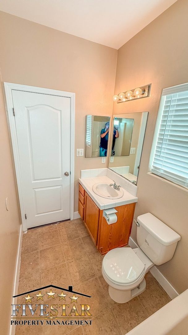 Building Photo - 1733 Pyxis St