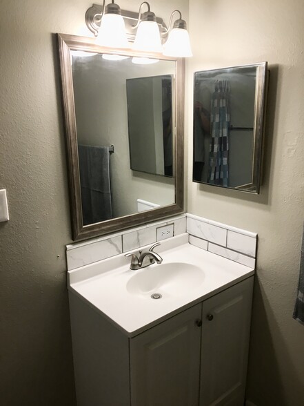Master Vanity - 4715 SE Adams Blvd