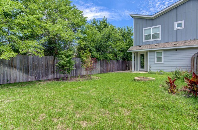 Building Photo - Super Cute South Austin 3/2.5 Condo, built...