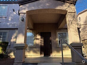Building Photo - Townhome featuring stylish layout in gated...