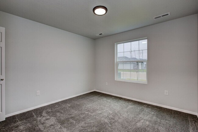 Building Photo - The 3 bedroom, 2 bedroom home also has a f...