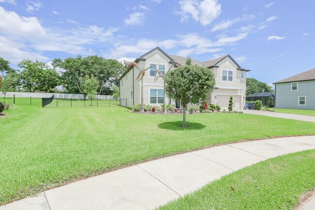 Building Photo - 9841 Cabernet Ave