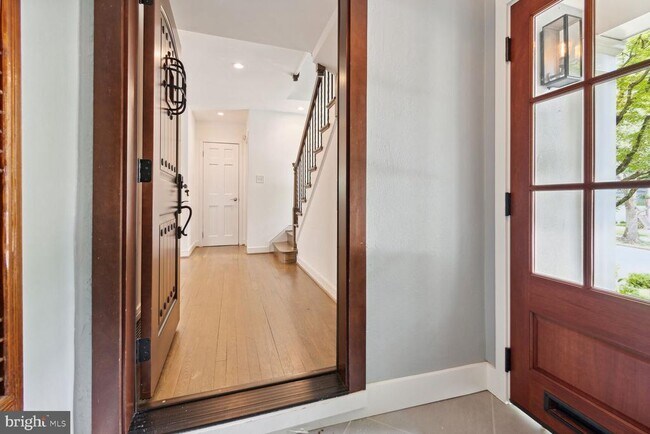 Building Photo - 3712 Fordham Rd NW