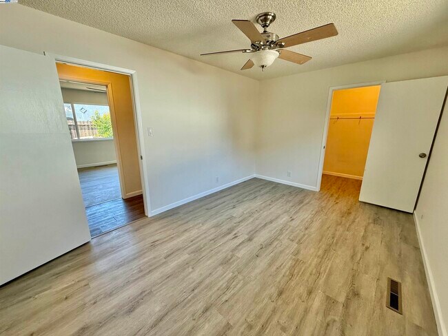 Building Photo - 809 Coburn Ct