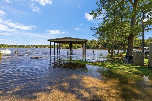 Building Photo - 337 Riverbend Dr