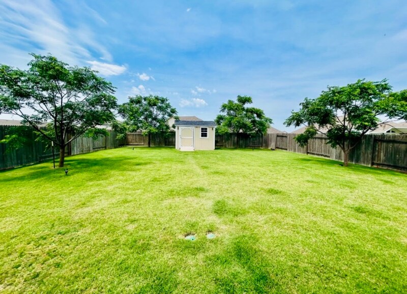 Building Photo - 741 Carol Dr