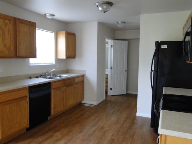 Building Photo - 6148-MF2-E1