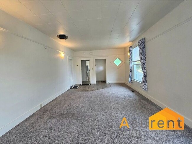 Building Photo - Charming 3-bedroom, 2-bathroom Home: Utili...