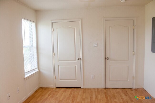 Building Photo - 413 Brittney Way