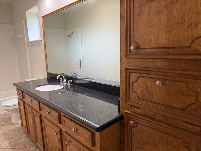 Building Photo - 702 Omega Cir