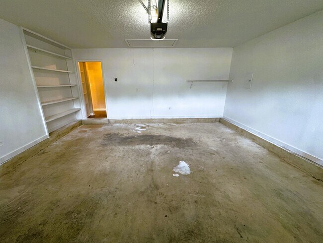Building Photo - 2271 Lake Springs Ln