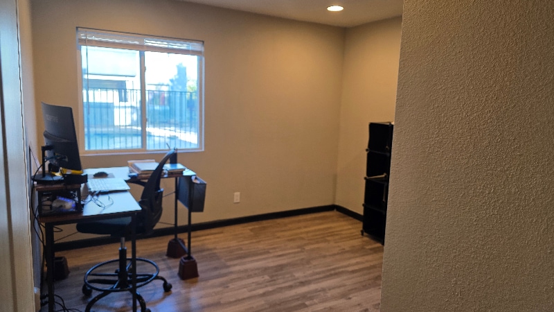 Building Photo - 4410 N Longview Ave