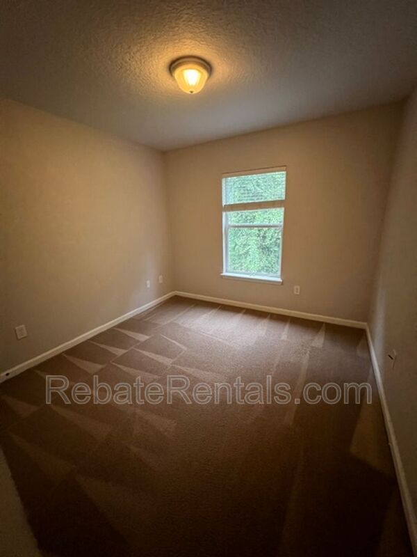 Building Photo - 824 Black Cherry Dr S