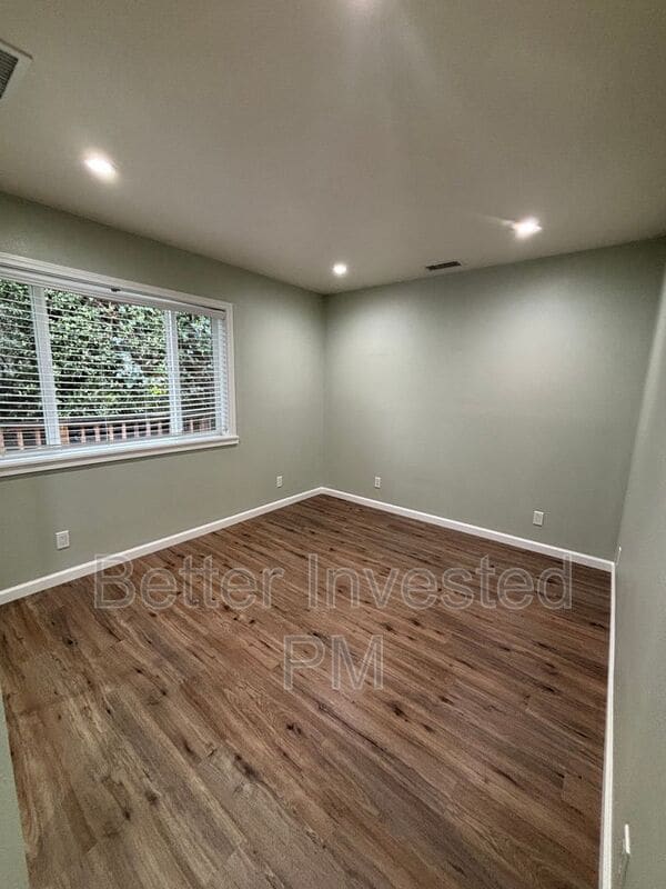 Building Photo - 401 W Sierra Ave