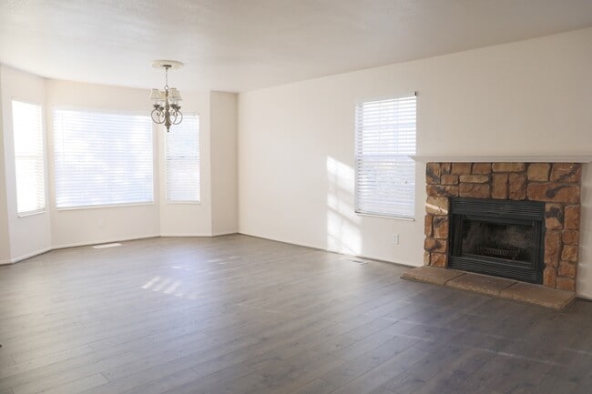 Building Photo - 2340 Eastwood Dr