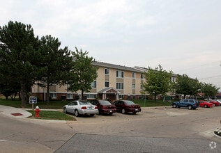 Building Photo - Lakeshore Beach