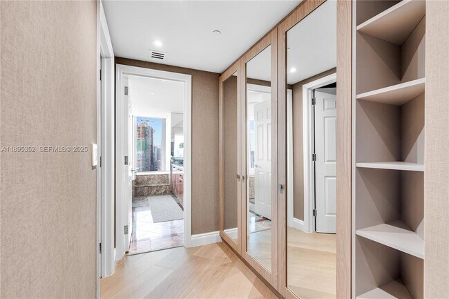 Building Photo - 1643 Brickell Ave