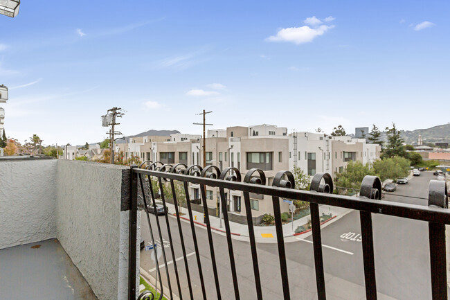 Building Photo - 10823 Hortense St