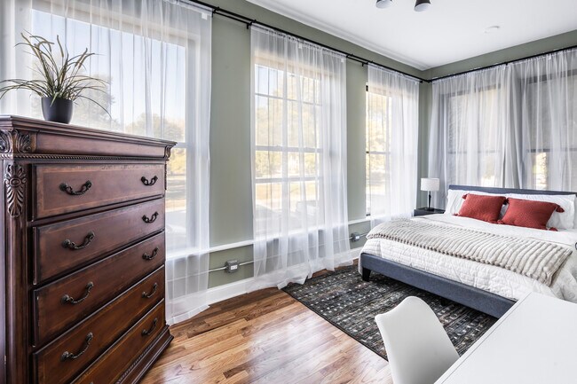 Building Photo - 5017 S Drexel Blvd