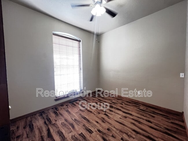 Building Photo - 113 S Mustang Rd