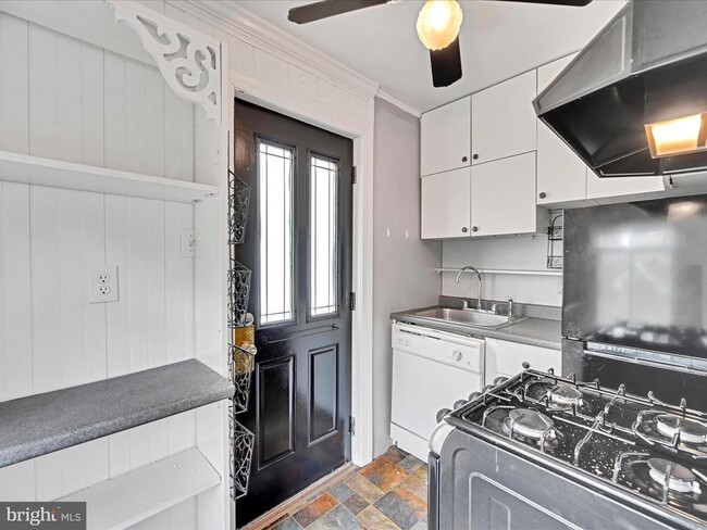 Building Photo - 657 S Sumneytown Pike