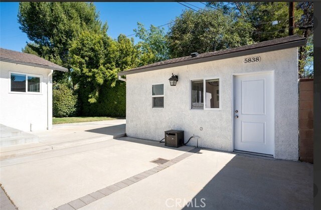 Building Photo - 5840 Allott Ave
