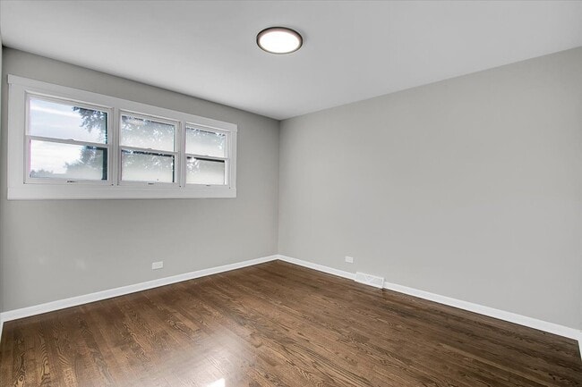 Building Photo - 329 E Jefferson St