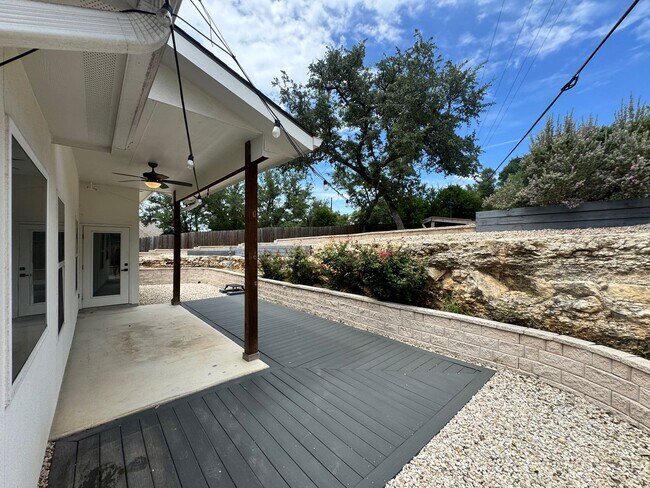 Building Photo - For Rent – 100 Brooklyn Dr, Canyon Lake, T...