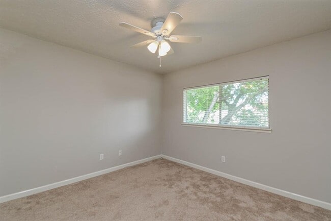 Building Photo - 15419 Swan Creek Dr